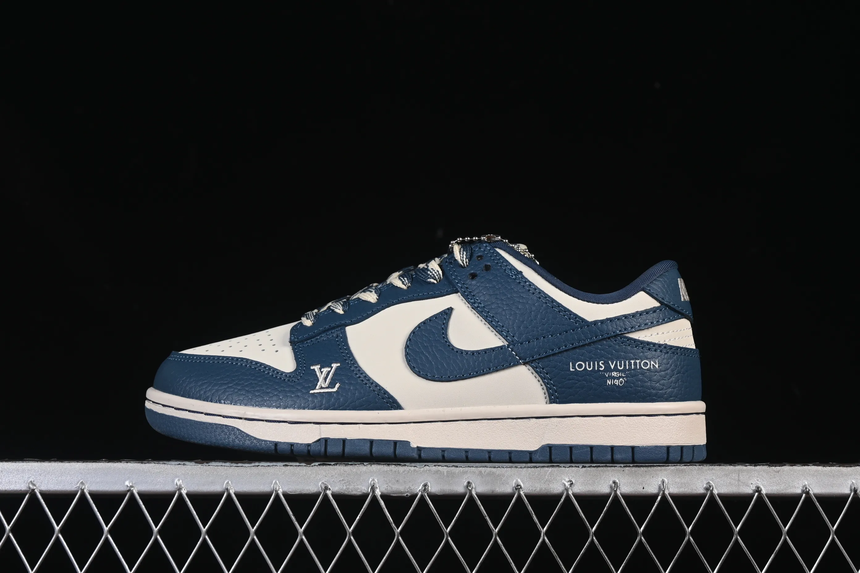 All categories Nk SB Dunk Series Nk SB Dunk Low High-end customized low-top sneakers Nike SB Dunk Low LV co-branded milk gray dark blue high-end customized low-top casual sneakers SC0601-477